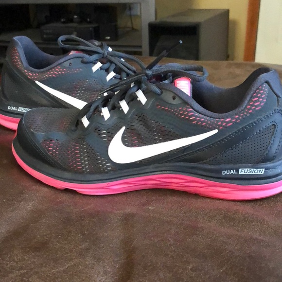Nike sneakers - Picture 1 of 4